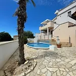 House Monique With Pool 아파트