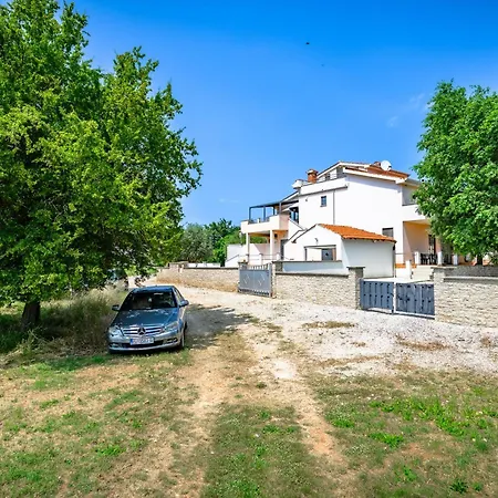 House Monique With Pool