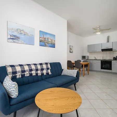 House Monique With Pool *