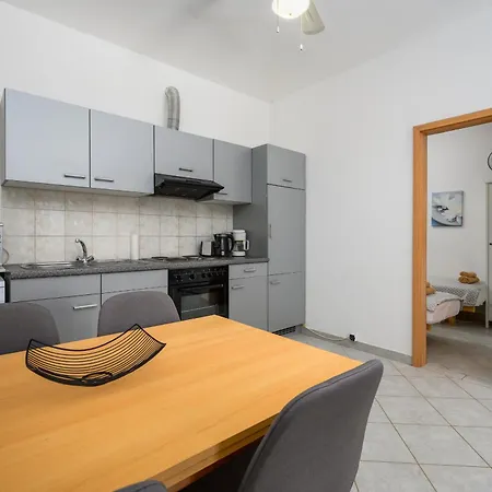 House Monique With Pool