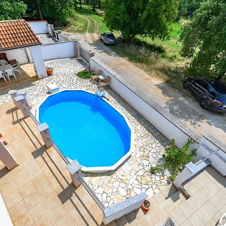 House Monique With Pool