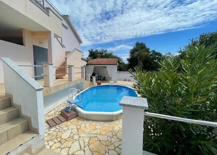 House Monique With Pool Appartamento *