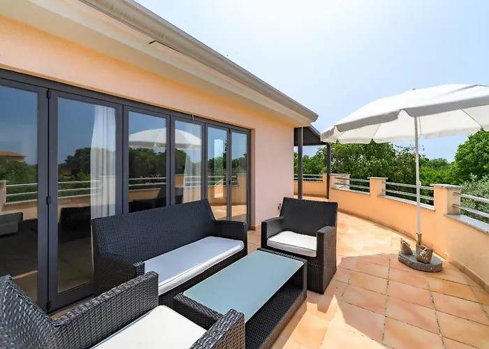 House Monique With Pool Appartamento *