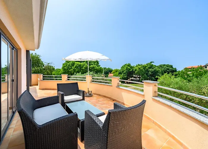 Appartamento House Monique With Pool Rosini