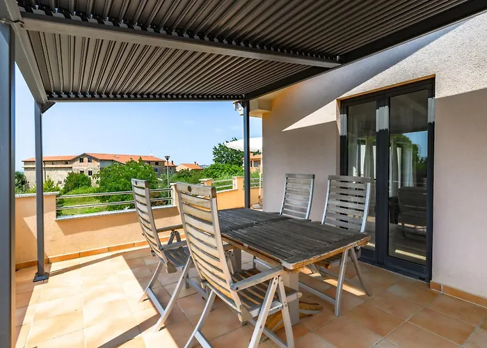 House Monique With Pool