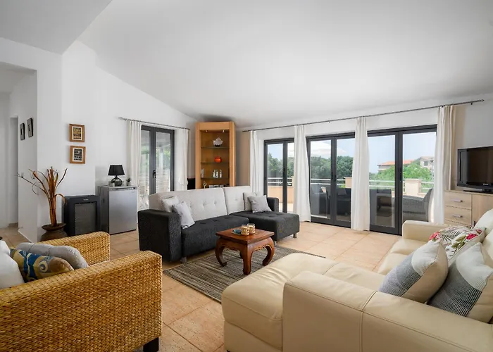 House Monique With Pool *