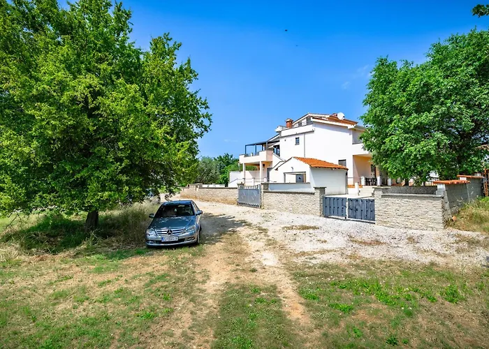 House Monique With Pool