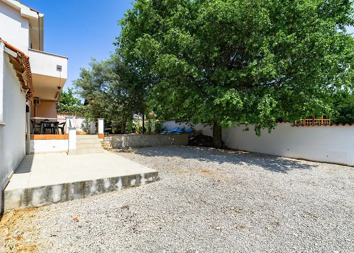 Appartamento House Monique With Pool Rosini