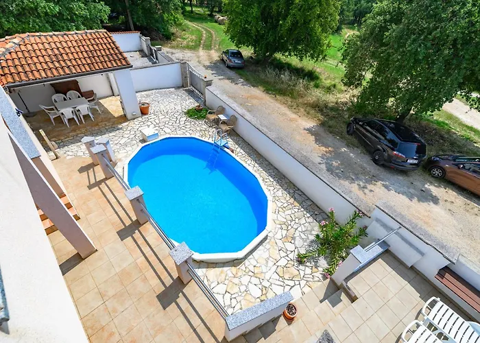 House Monique With Pool