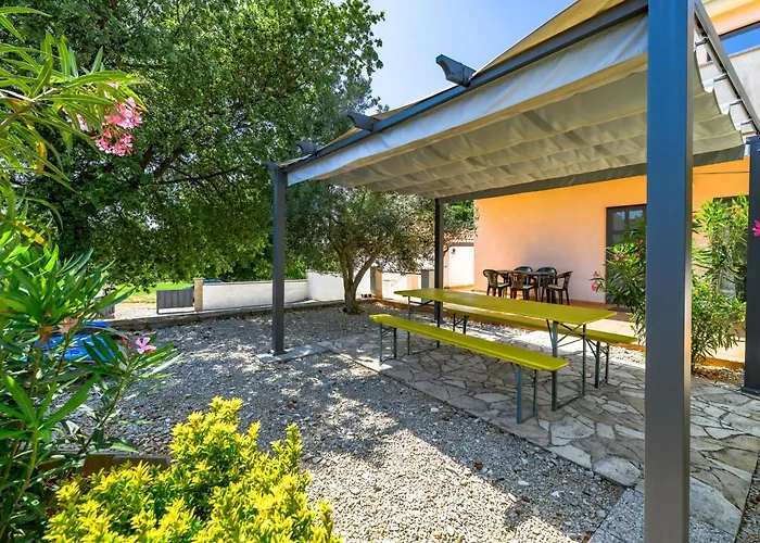 House Monique With Pool Appartamento *