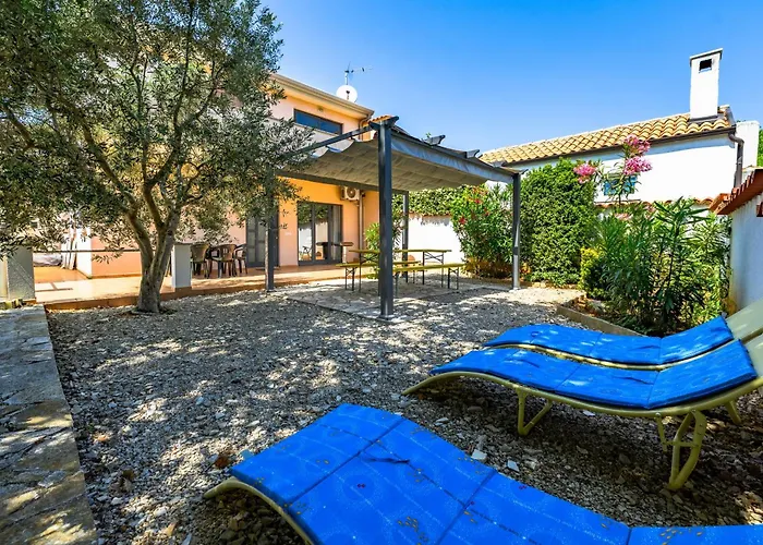 House Monique With Pool Appartamento *