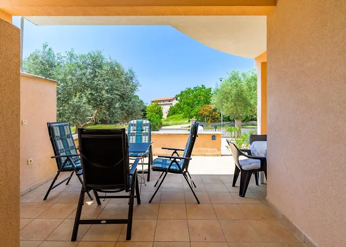 House Monique With Pool Rosini