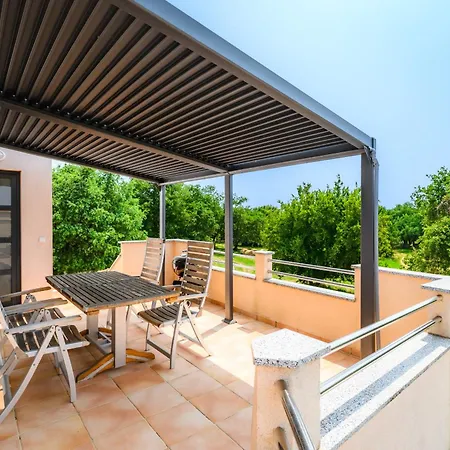 House Monique With Pool Rosini