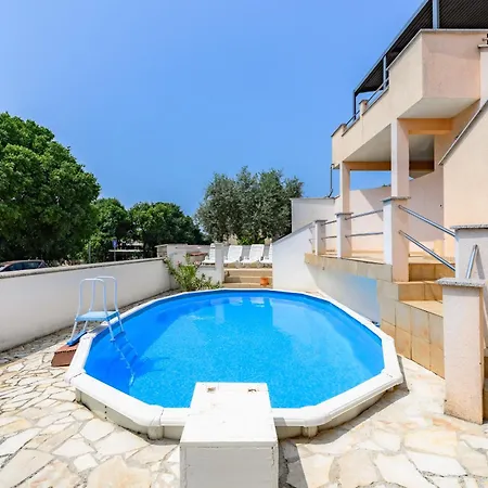 House Monique With Pool Apartment *