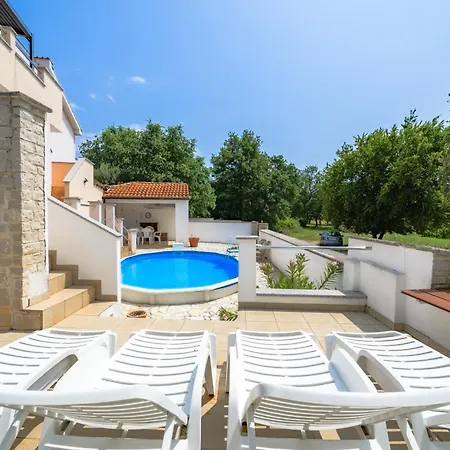 House Monique With Pool Apartment *