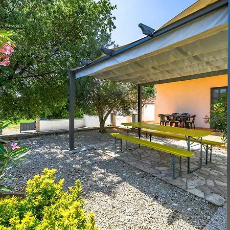 House Monique With Pool Apartment *