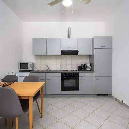 House Monique With Pool Apartment