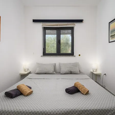 House Monique With Pool *