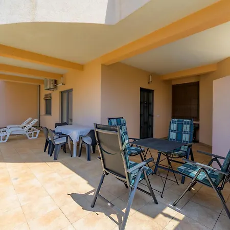 House Monique With Pool