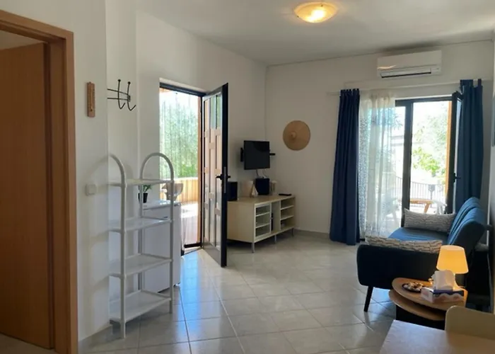 House Monique With Pool Apartmán